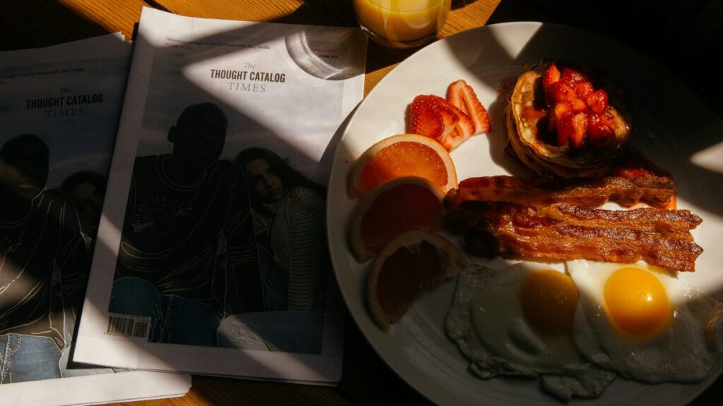 bacon with sunny side up dish